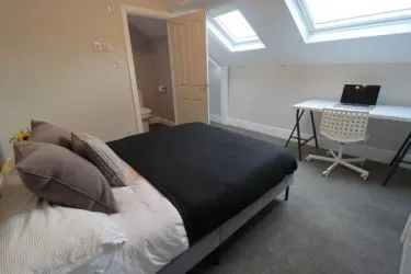 FIVE BEDROOOM INCOME GENERATING INVESTMENT