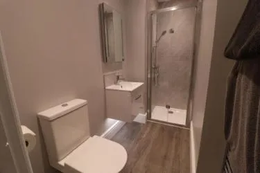 FIVE BEDROOOM INCOME GENERATING INVESTMENT