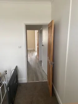 Unlock Investment Potential: Impeccably Presented 1st-Floor Apartment in Prime Central Location. With Local Amenities, Estuary Views, Shops, Pubs, and Transport Links at Your Doorstep, Plus Proximity to Train Station and Beach, This Property Offers Strong Rental Appeal and Promising Returns for Savvy Investors and Landlords.