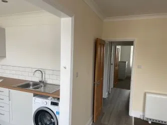 Unlock Investment Potential: Impeccably Presented 1st-Floor Apartment in Prime Central Location. With Local Amenities, Estuary Views, Shops, Pubs, and Transport Links at Your Doorstep, Plus Proximity to Train Station and Beach, This Property Offers Strong Rental Appeal and Promising Returns for Savvy Investors and Landlords.