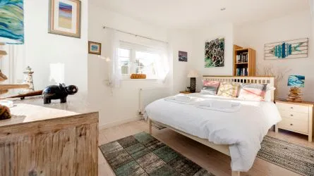 Stunning 2-Bed Apartment in the Heart of St Ives – Breathtaking Views & a Thriving Holiday Let!