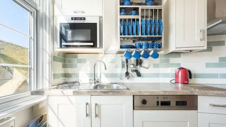 Stunning 2-Bed Apartment in the Heart of St Ives – Breathtaking Views & a Thriving Holiday Let!