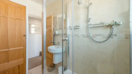 Stunning 2-Bed Apartment in the Heart of St Ives – Breathtaking Views & a Thriving Holiday Let!
