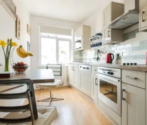 Stunning 2-Bed Apartment in the Heart of St Ives – Breathtaking Views & a Thriving Holiday Let!