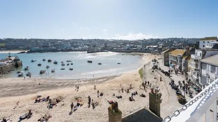 Stunning 2-Bed Apartment in the Heart of St Ives – Breathtaking Views & a Thriving Holiday Let!