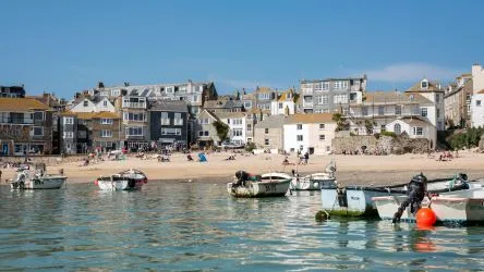 Stunning 2-Bed Apartment in the Heart of St Ives – Breathtaking Views & a Thriving Holiday Let!