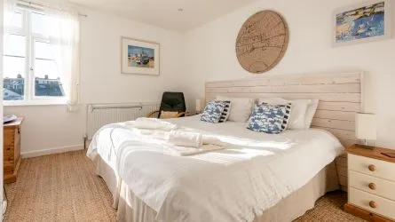 Stunning 2-Bed Apartment in the Heart of St Ives – Breathtaking Views & a Thriving Holiday Let!