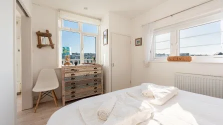 Stunning 2-Bed Apartment in the Heart of St Ives – Breathtaking Views & a Thriving Holiday Let!