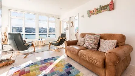 Stunning 2-Bed Apartment in the Heart of St Ives – Breathtaking Views & a Thriving Holiday Let!