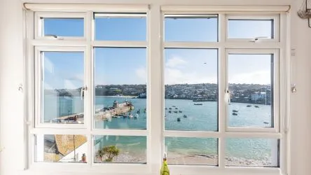 Stunning 2-Bed Apartment in the Heart of St Ives – Breathtaking Views & a Thriving Holiday Let!