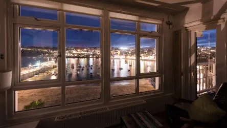 Stunning 2-Bed Apartment in the Heart of St Ives – Breathtaking Views & a Thriving Holiday Let!