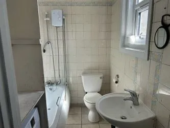 A compact one bedroom apartment offering incredible value for money. In need of some sympathetic modernisation - Flat 8 Fairlorne Court, 59 Portchester Road, Bournemouth, Dorset, BH8 8JX