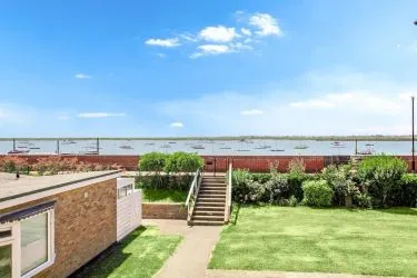 TWO BEDROOM APARTMENT AVAILABLE VIA AUCTION 29TH MAY 2025