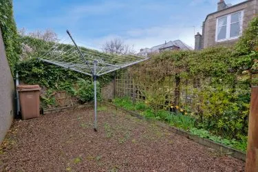 Town & Country Property Auctions offers this incredible 3 bedroom double upper granite apartment in Aberdeen’s sought-after West End.