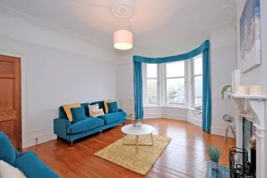 Town & Country Property Auctions offers this incredible 3 bedroom double upper granite apartment in Aberdeen’s sought-after West End.