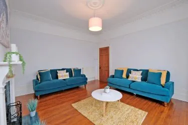 Town & Country Property Auctions offers this incredible 3 bedroom double upper granite apartment in Aberdeen’s sought-after West End.