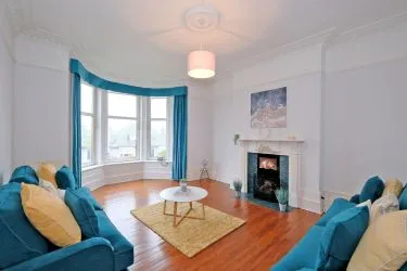 Town & Country Property Auctions offers this incredible 3 bedroom double upper granite apartment in Aberdeen’s sought-after West End.