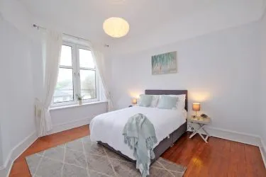 Town & Country Property Auctions offers this incredible 3 bedroom double upper granite apartment in Aberdeen’s sought-after West End.