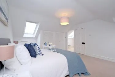 Town & Country Property Auctions offers this incredible 3 bedroom double upper granite apartment in Aberdeen’s sought-after West End.