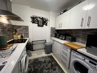 Spacious two double bedroom apartment in Dean Park, just a short walk to Bournemouth and  its award winning beaches.  Offered with no forward chain, great opportunity for investors - Flat 7 Cavendish Manor, 10 Cavendish Road, Bournemouth, Dorset, BH1 1RE