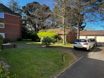 Spacious two double bedroom apartment in Dean Park, just a short walk to Bournemouth and  its award winning beaches.  Offered with no forward chain, great opportunity for investors - Flat 7 Cavendish Manor, 10 Cavendish Road, Bournemouth, Dorset, BH1 1RE
