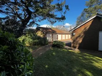 Spacious two double bedroom apartment in Dean Park, just a short walk to Bournemouth and  its award winning beaches.  Offered with no forward chain, great opportunity for investors - Flat 7 Cavendish Manor, 10 Cavendish Road, Bournemouth, Dorset, BH1 1RE