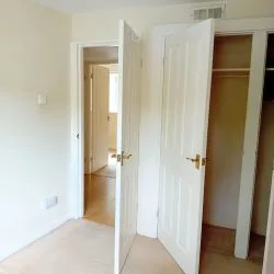 VACANT POSSESSION 2 BED APARTMENT