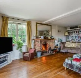 TO BE SOLD AT AUCTION LARGE FIVE BED DETACHED PROPERTY