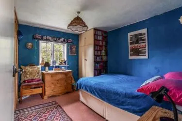 TO BE SOLD AT AUCTION LARGE FIVE BED DETACHED PROPERTY