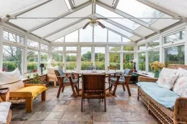 TO BE SOLD AT AUCTION LARGE FIVE BED DETACHED PROPERTY
