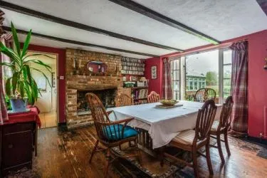 TO BE SOLD AT AUCTION LARGE FIVE BED DETACHED PROPERTY