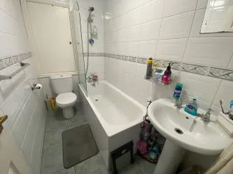 A very nice apartment forming part of an original Victorian Hotel, Burlington Mansions. Assigned parking, communal space and gymnasium also available with this home. - Flat 35 Burlington East Mansions, 11 Owls Road, Bournemouth, Dorset, BH5 1AT