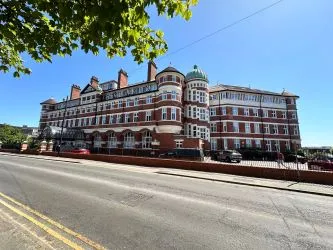 A very nice apartment forming part of an original Victorian Hotel, Burlington Mansions. Assigned parking, communal space and gymnasium also available with this home. - Flat 35 Burlington East Mansions, 11 Owls Road, Bournemouth, Dorset, BH5 1AT