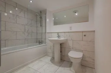 VACANT GROUND FLOOR APARTMENT READY TO LET