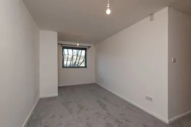 VACANT GROUND FLOOR APARTMENT READY TO LET