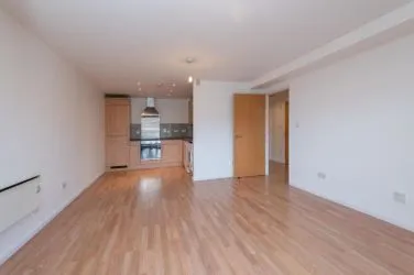 VACANT GROUND FLOOR APARTMENT READY TO LET