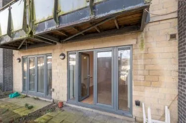 VACANT GROUND FLOOR APARTMENT READY TO LET