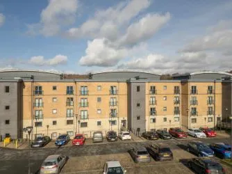 VACANT GROUND FLOOR APARTMENT READY TO LET
