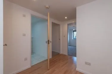 VACANT GROUND FLOOR APARTMENT READY TO LET