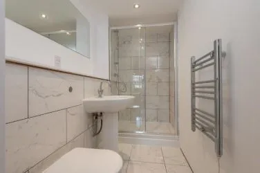 VACANT GROUND FLOOR APARTMENT READY TO LET