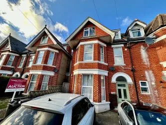Studio Flat in Need of Renovation, 26 Donoughmore Road, Bournemouth, Dorset, BH1 4HG - Share of Freehold & Vacant Possession - Flat 3, 26 Donoughmore Road, Bournemouth, Dorset, BH1 4HG