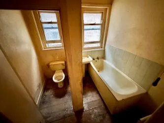 Studio Flat in Need of Renovation, 26 Donoughmore Road, Bournemouth, Dorset, BH1 4HG - Share of Freehold & Vacant Possession - Flat 3, 26 Donoughmore Road, Bournemouth, Dorset, BH1 4HG