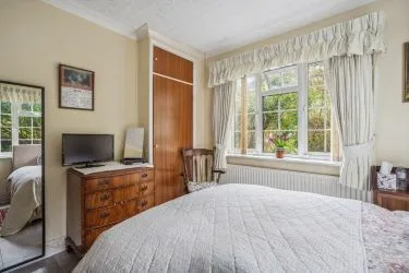 Spacious 3 bedroom Apartment Available for Sale Via Auction 25th June 2025
