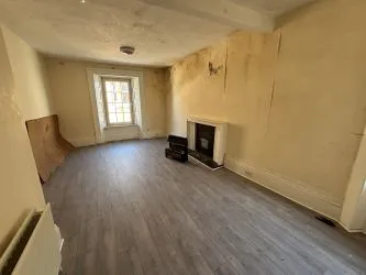Town & Country Property Auctions offers this incredible 3 bedroom property in Campbeltown.