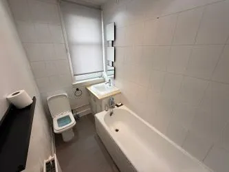 Town & Country Property Auctions offers this excellent 2-bedroom top floor flat in Dundee.