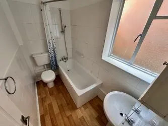 Freehold Ground Floor Flat  with Private Garden in Bournemouth BH8 - Vacant Possession