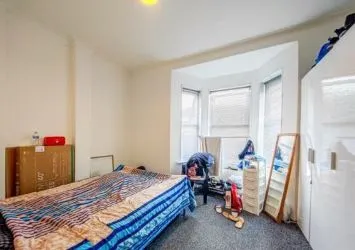 Two-bedroom ground floor flat, perfectly situated in a quiet residential road within one of South East London's emerging neighborhood's. Property comprises: entrance hall, bathroom, two bedrooms and kitchen living room with access to a rear courtyard. 

The property is currently rented bringing in £1,500 pcm = £18,000 per annum.