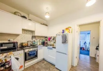 Two-bedroom ground floor flat, perfectly situated in a quiet residential road within one of South East London's emerging neighborhood's. Property comprises: entrance hall, bathroom, two bedrooms and kitchen living room with access to a rear courtyard. 

The property is currently rented bringing in £1,500 pcm = £18,000 per annum.