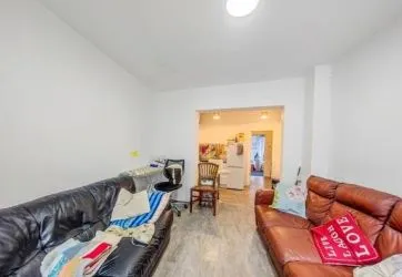 Two-bedroom ground floor flat, perfectly situated in a quiet residential road within one of South East London's emerging neighborhood's. Property comprises: entrance hall, bathroom, two bedrooms and kitchen living room with access to a rear courtyard. 

The property is currently rented bringing in £1,500 pcm = £18,000 per annum.