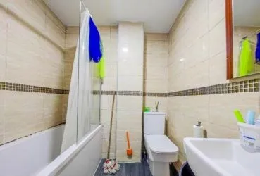 Two-bedroom ground floor flat, perfectly situated in a quiet residential road within one of South East London's emerging neighborhood's. Property comprises: entrance hall, bathroom, two bedrooms and kitchen living room with access to a rear courtyard. 

The property is currently rented bringing in £1,500 pcm = £18,000 per annum.